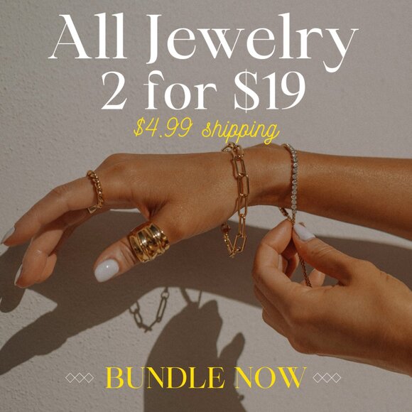 2/$15 + $4.99 Shippinjg | Gold Tone Smiley Face Pierced Earrings Costume Jewelry - Picture 2 of 3